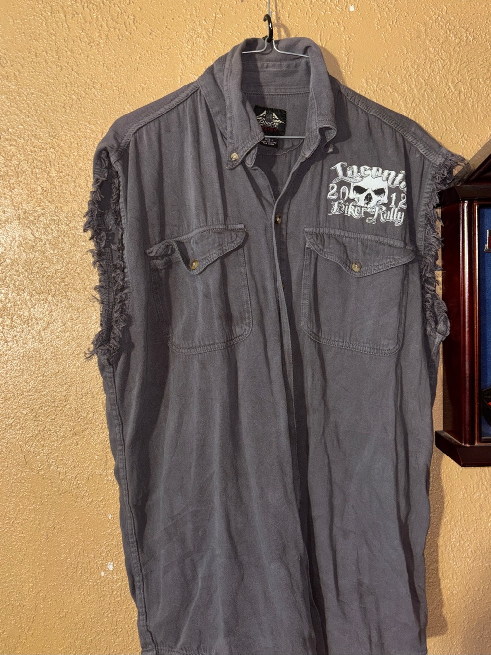 Men's Sleeveless Button-Front Biker shirt